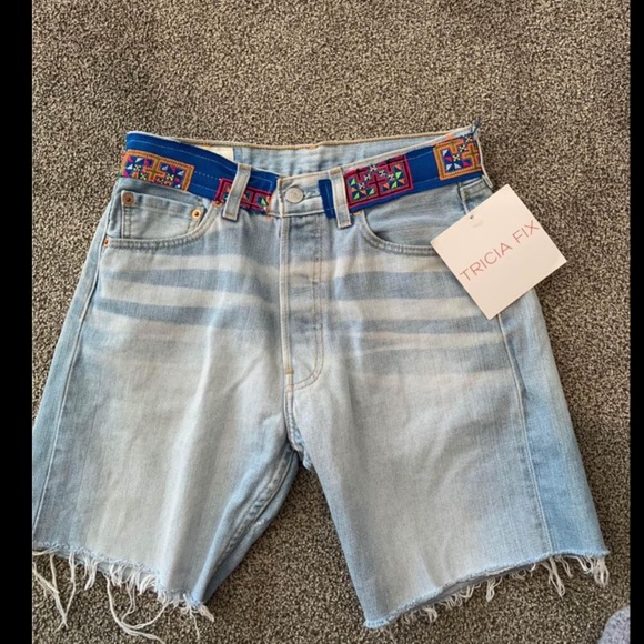 Tricia Fix x Levi 501 Jean Shorts - Picture 1 of 9